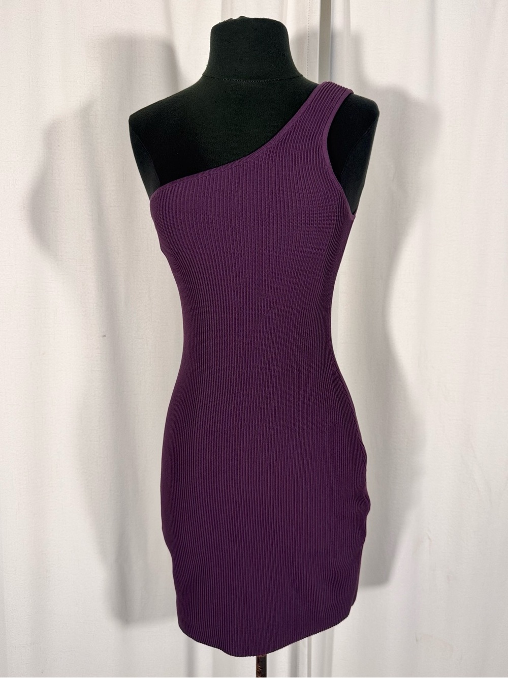 Aritzia Babaton Sculpt Knit One-Shoulder Mini Dress in Purple - Picture 2 of 10